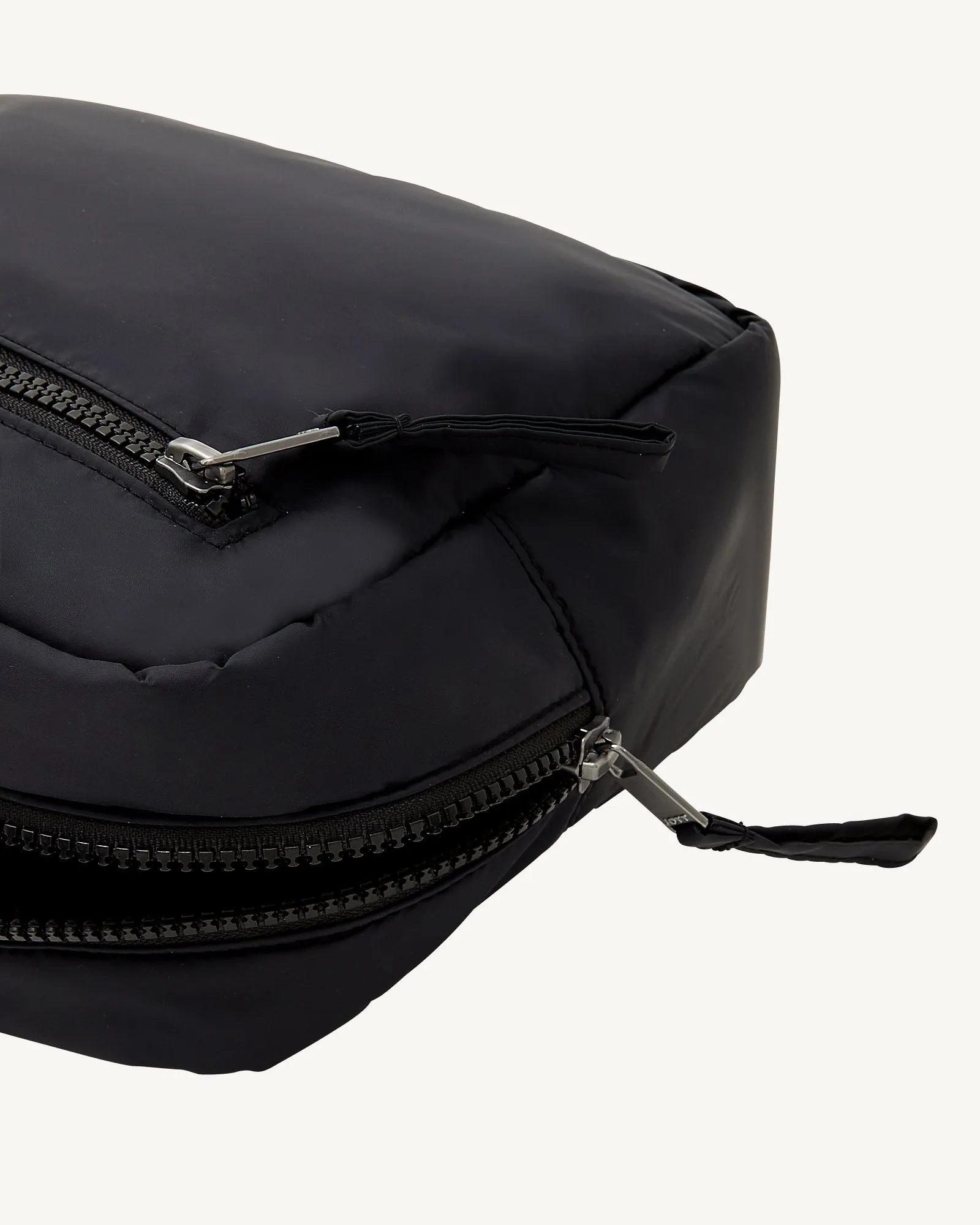 Esthelle waterproof travel pouch Black