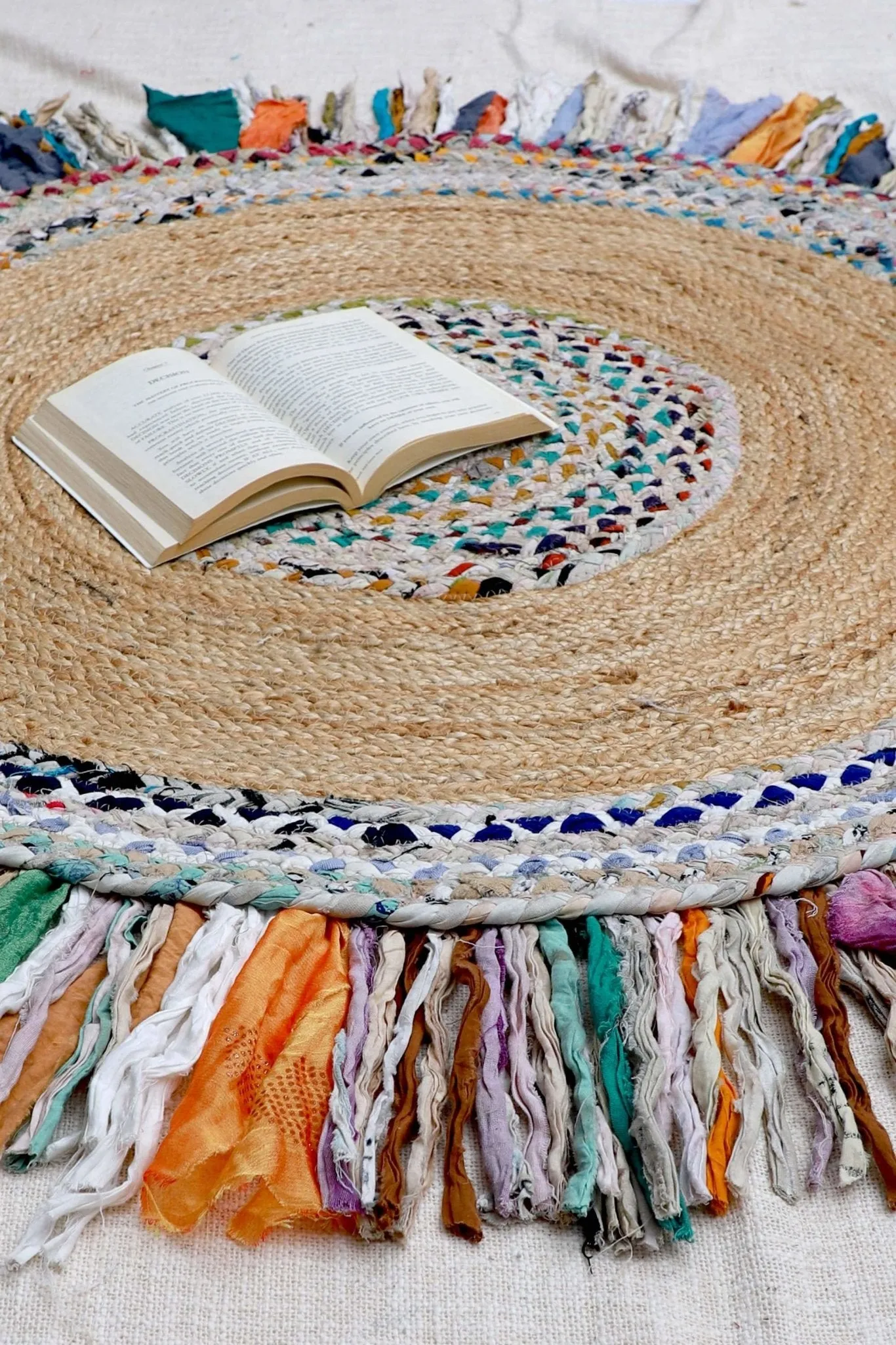 FRILLS - ROUND JUTE  RUG