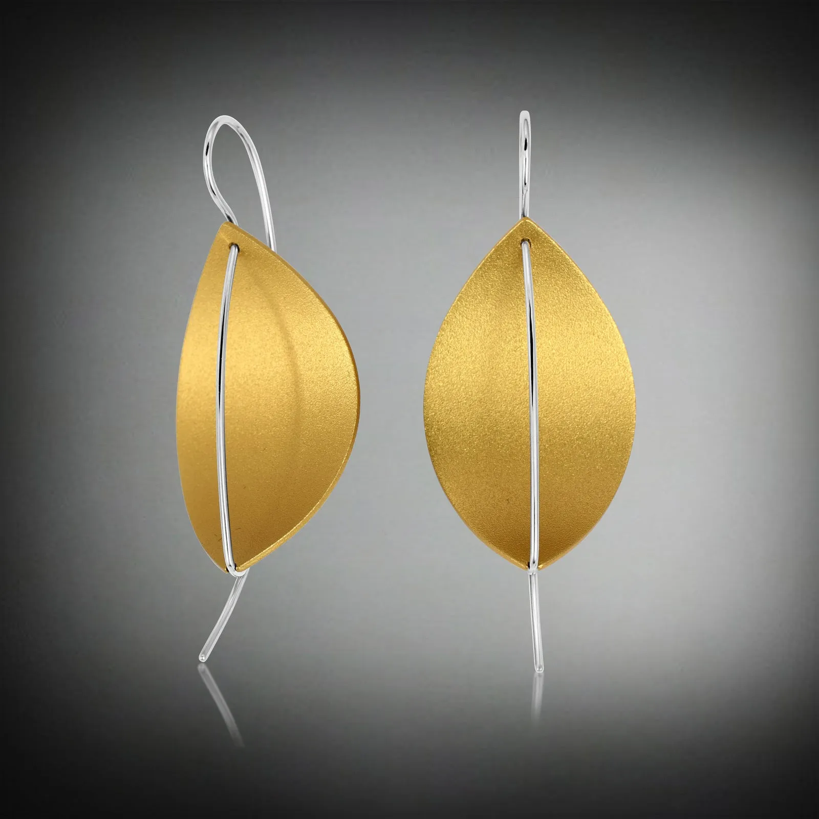 "Colorful aluminum" Collection curved hanging earrings