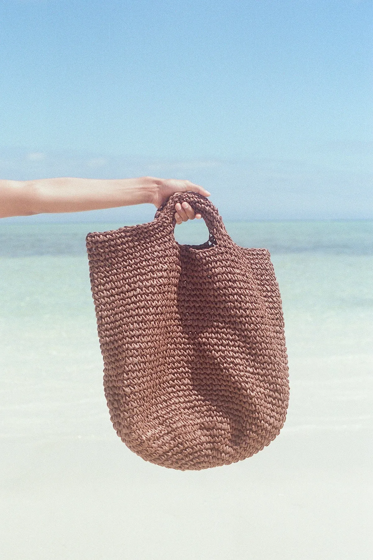 WALNUT ROUND STRAW BAG - WALNUT