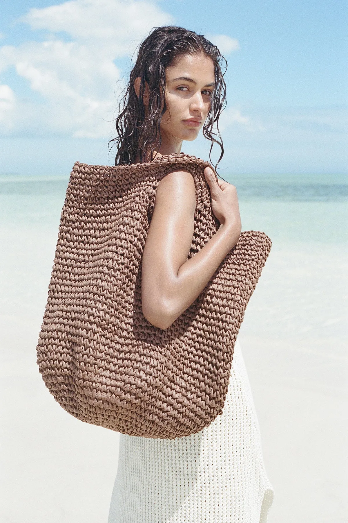 WALNUT ROUND STRAW BAG - WALNUT