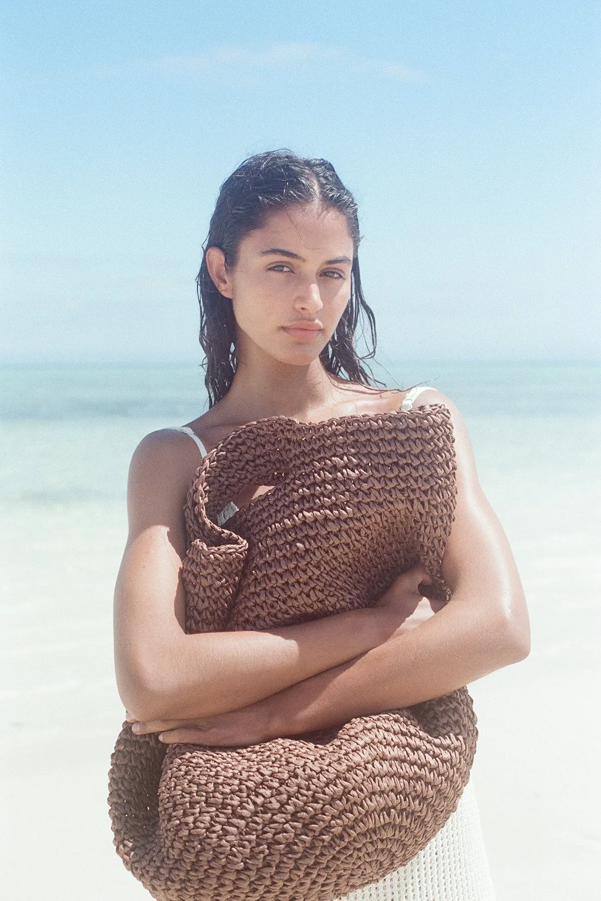 WALNUT ROUND STRAW BAG - WALNUT