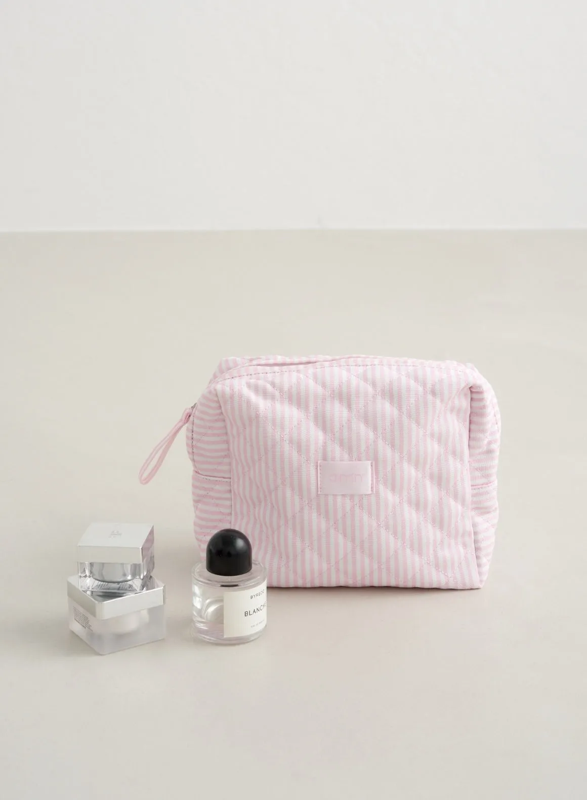 Cozy Winter Bloom Striped Toiletry Bag – Stylish and Functional Travel Organizer